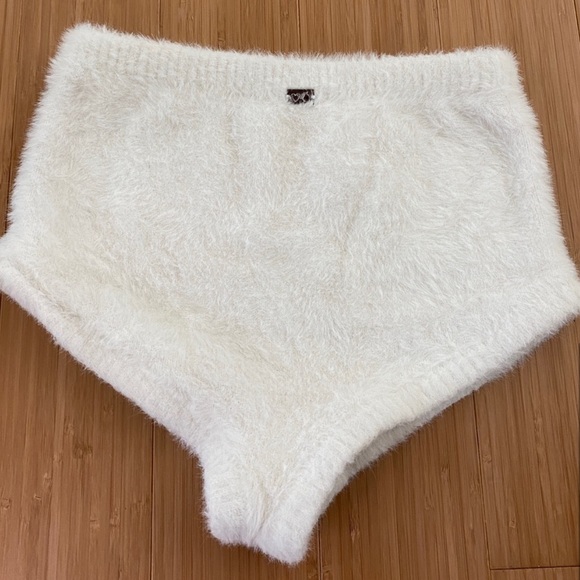 FOR LOVE & LEMONS FIONA CROP & SLEEP SHORTS - Picture 7 of 8